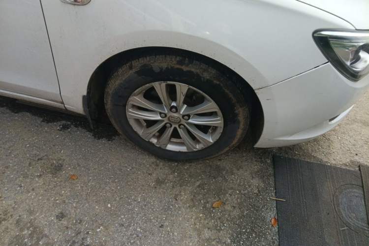 Used Buick GT 2017 15N Automatic Entry-Level Trim Right Front Wheel Hub