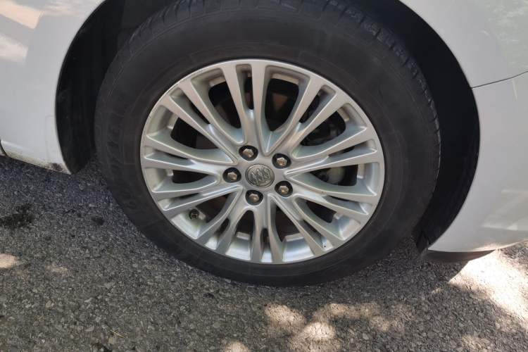 Used Buick GT 2017 15N Automatic Elite Version Right Front Wheel Hub