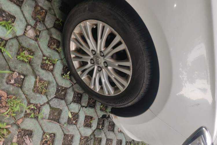 Used Buick GT 2017 15N Automatic Elite Version Right Front Wheel Hub
