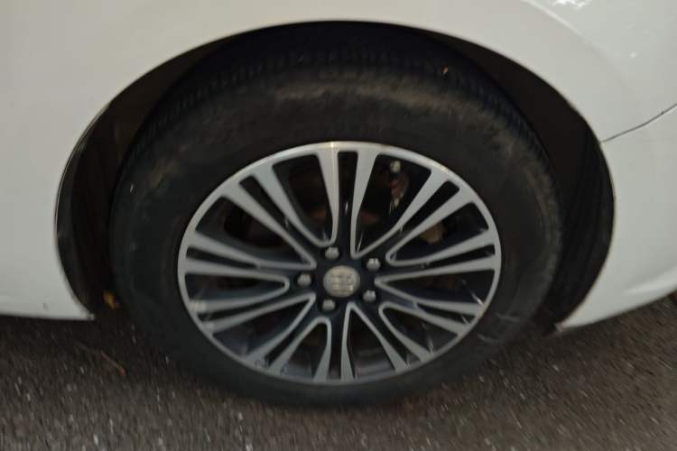 Used Buick GT 2017 15N Automatic Deluxe Edition Right Front Wheel Hub