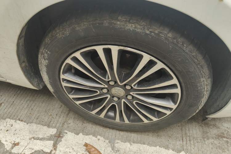 Used Buick GT 2017 15N Automatic Deluxe Edition Right Front Wheel Hub