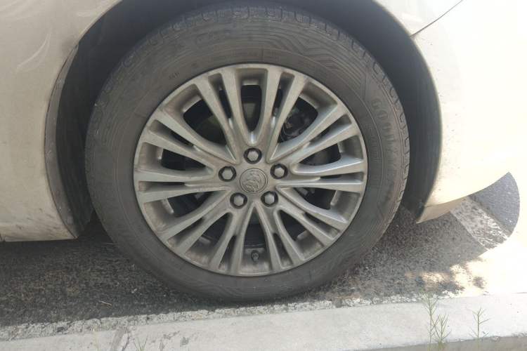 Used Buick GT 2017 15N Automatic Elite Version Right Front Wheel Hub
