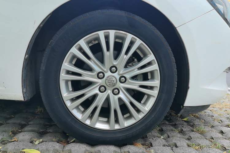 Used Buick GT 2017 15N Automatic Elite Version Right Front Wheel Hub