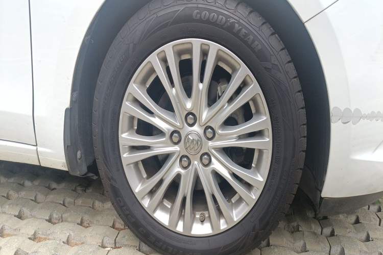 Used Buick GT 2017 15N Automatic Elite Version Right Front Wheel Hub
