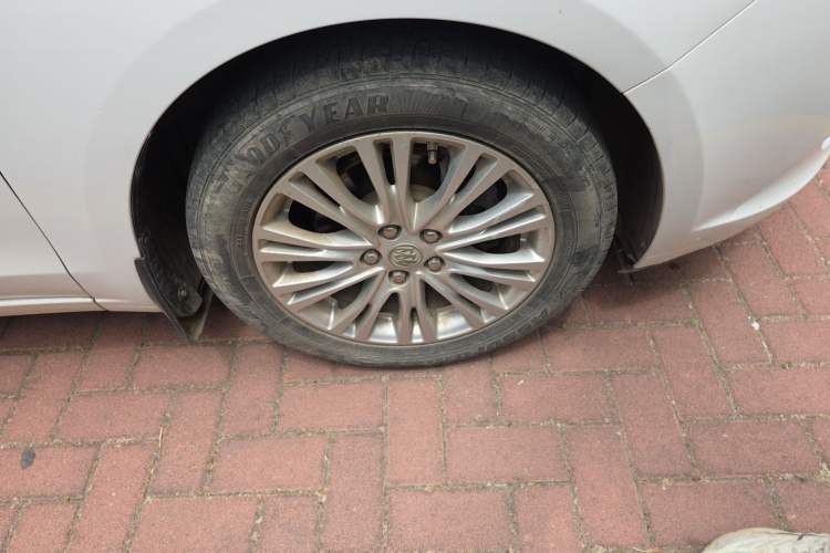 Used Buick GT 2017 15N Manual Elite Version Right Front Wheel Hub