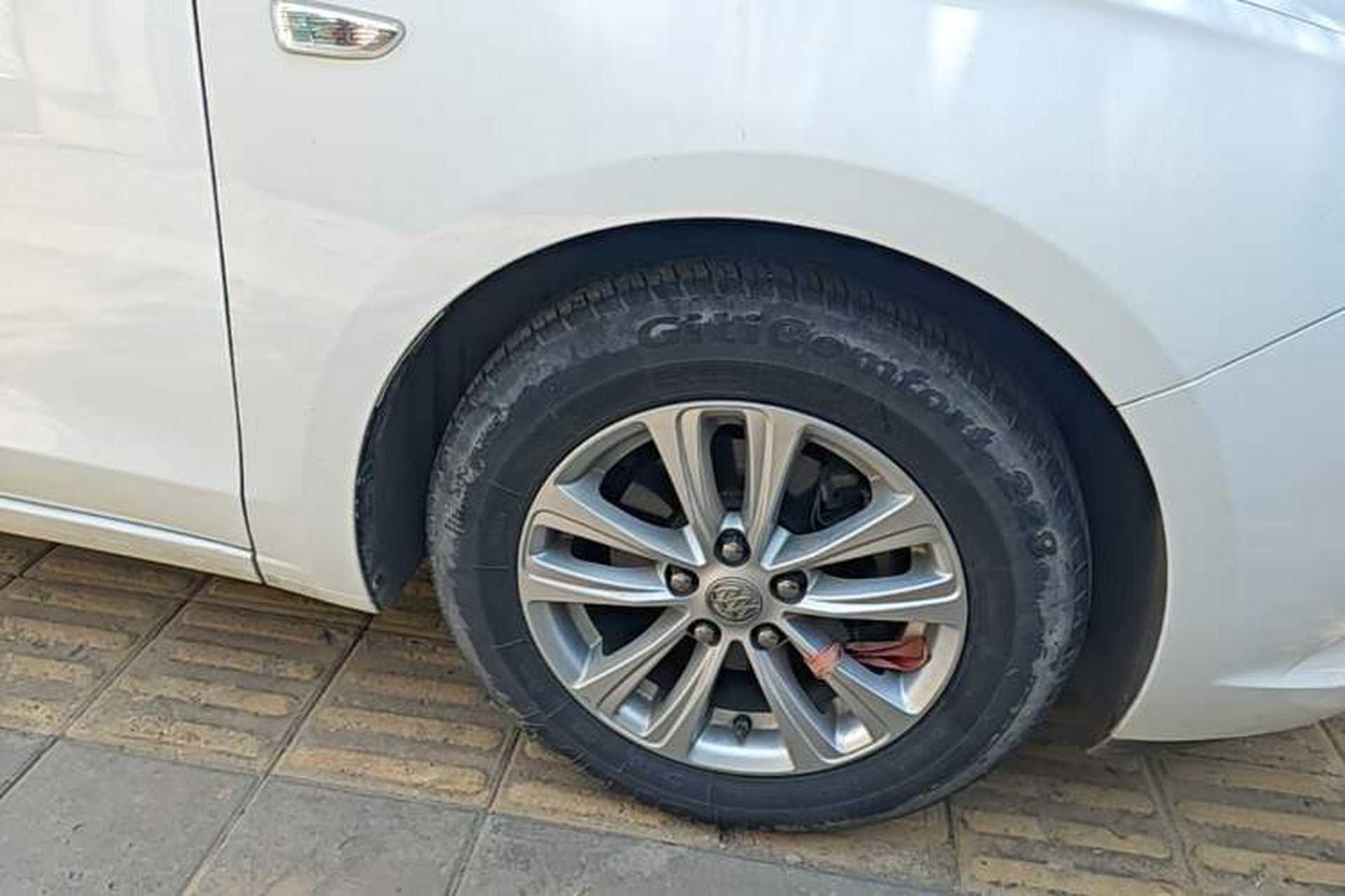 Used Buick GT 2017 15N Automatic Entry-Level Trim Right Front Wheel Hub
