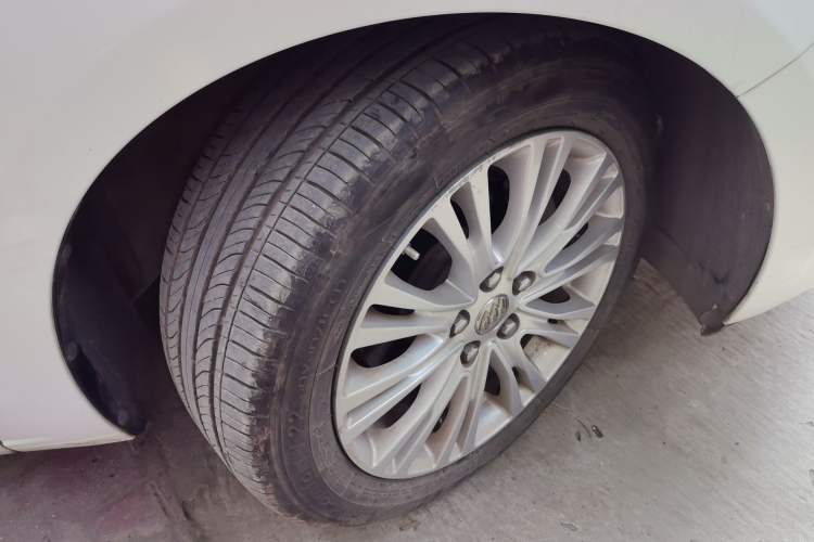 Used Buick GT 2017 15N Automatic Elite Version Right Front Wheel Hub