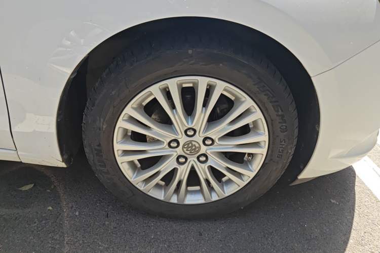 Used Buick GT 2017 15N Automatic Elite Version Right Front Wheel Hub