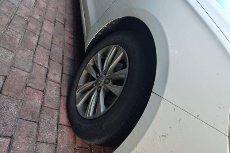 Used Buick GT 2017 15N Automatic Entry-Level Trim Right Front Wheel Hub