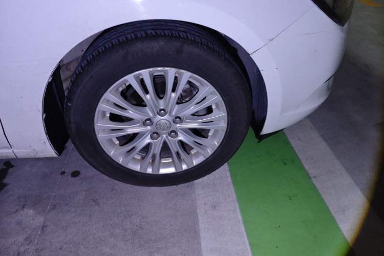 Used Buick GT 2017 15N Automatic Elite Version Right Front Wheel Hub
