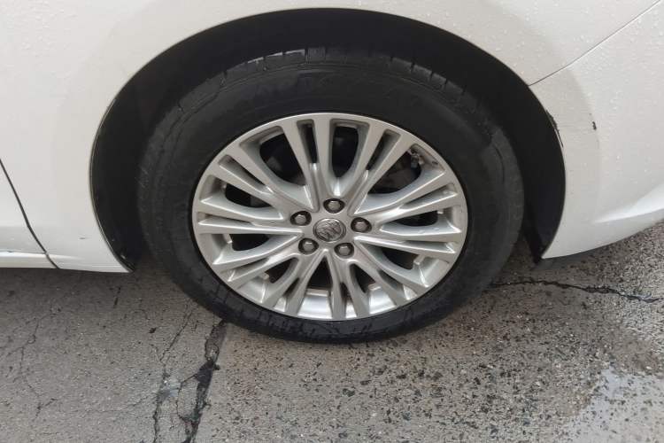 Used Buick GT 2017 15N Automatic Elite Version Right Front Wheel Hub