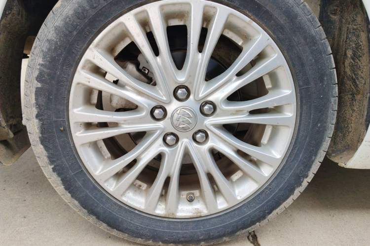 Used Buick GT 2017 15N Automatic Elite Version Right Front Wheel Hub