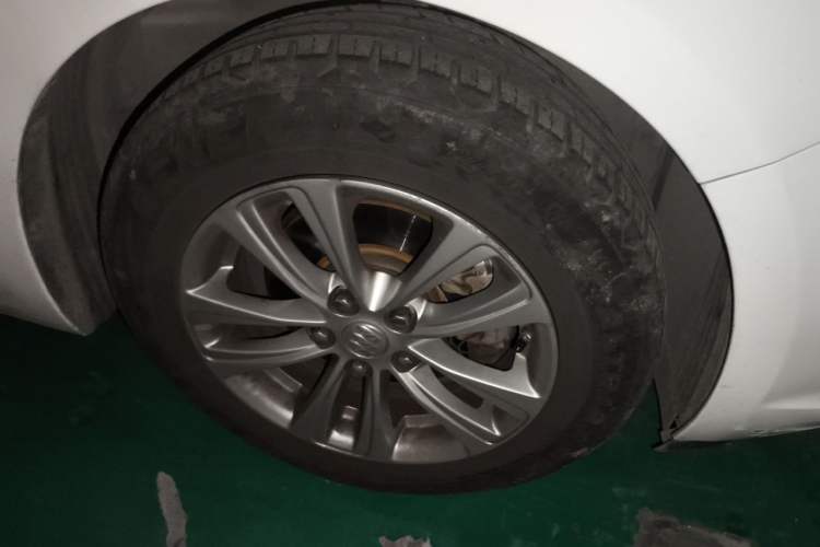 Used Buick GT 2017 15N Automatic Entry-Level Trim Right Front Wheel Hub
