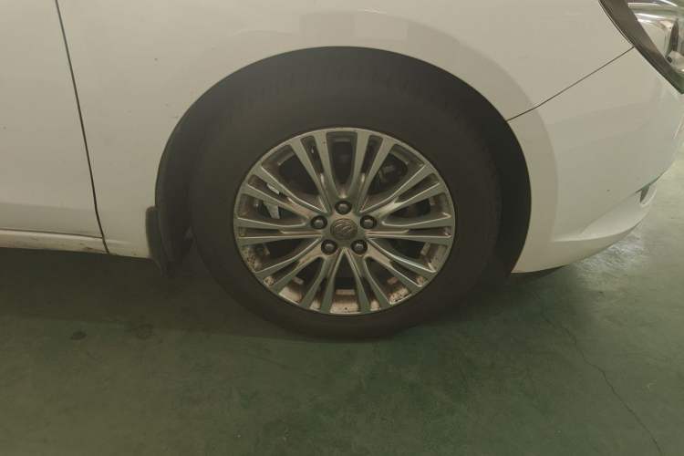 Used Buick GT 2017 15N Automatic Elite Version Right Front Wheel Hub