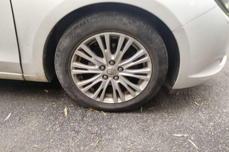 Used Buick GT 2017 15N Manual Elite Version Right Front Wheel Hub