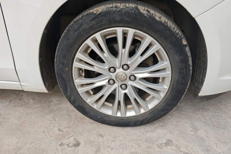 Used Buick GT 2017 15N Automatic Elite Version Right Front Wheel Hub