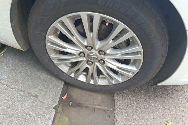 Used Buick GT 2017 15N Automatic Elite Version Right Front Wheel Hub