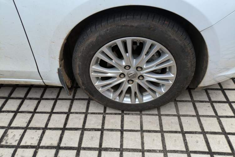 Used Buick GT 2017 15N Automatic Elite Version Right Front Wheel Hub