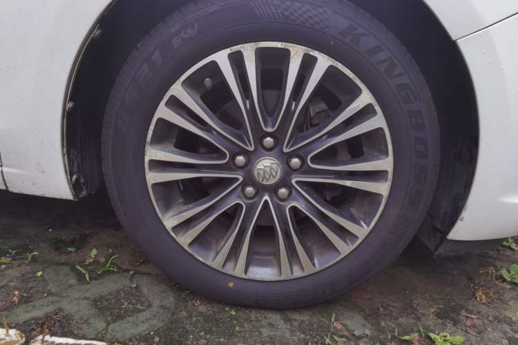 Used Buick GT 2017 15N Automatic Deluxe Edition Right Front Wheel Hub