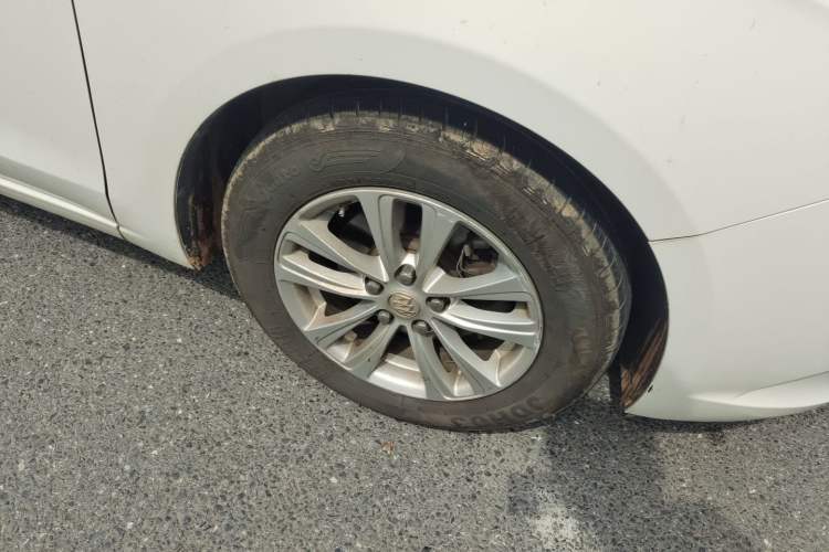 Used Buick GT 2017 15N Automatic Entry-Level Trim Right Front Wheel Hub