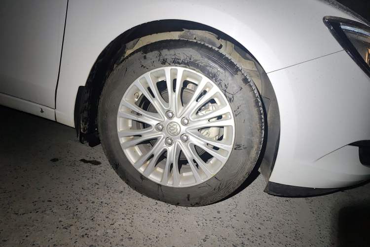 Used Buick GT 2017 15N Automatic Elite Version Right Front Wheel Hub