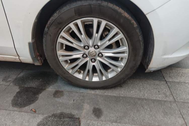 Used Buick GT 2017 15N Automatic Elite Version Right Front Wheel Hub