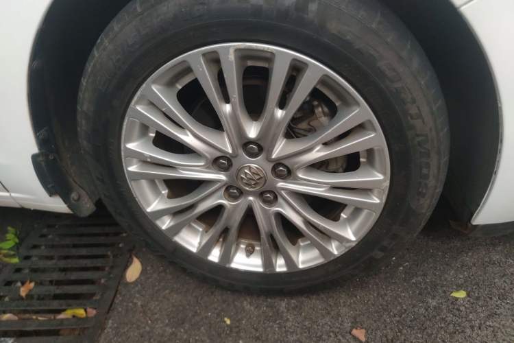 Used Buick GT 2017 15N Automatic Elite Version Right Front Wheel Hub
