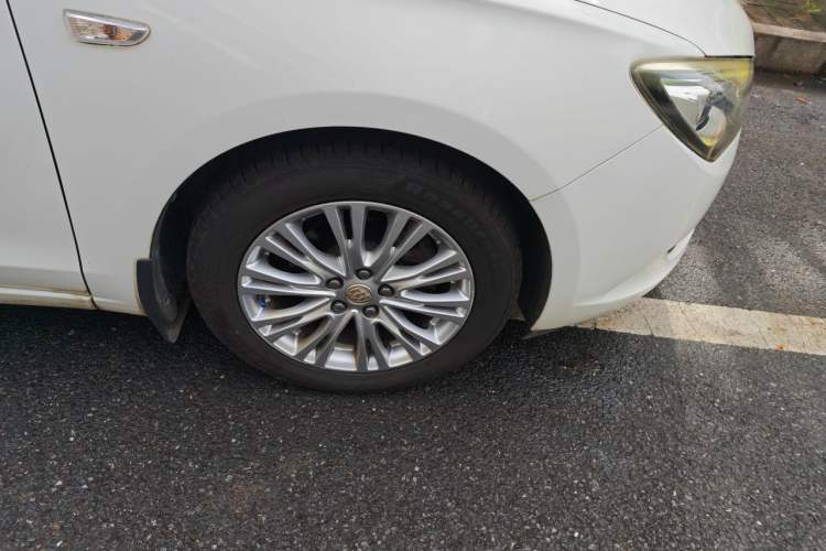 Used Buick GT 2017 15N Manual Elite Version Right Front Wheel Hub