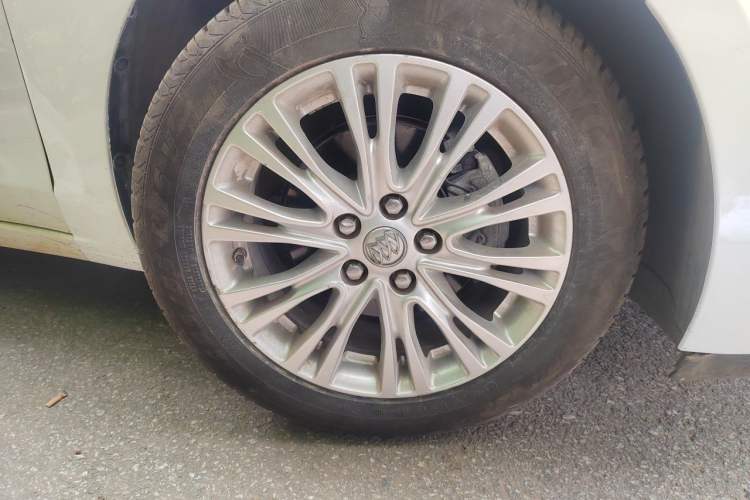 Used Buick GT 2017 15N Automatic Elite Version Right Front Wheel Hub