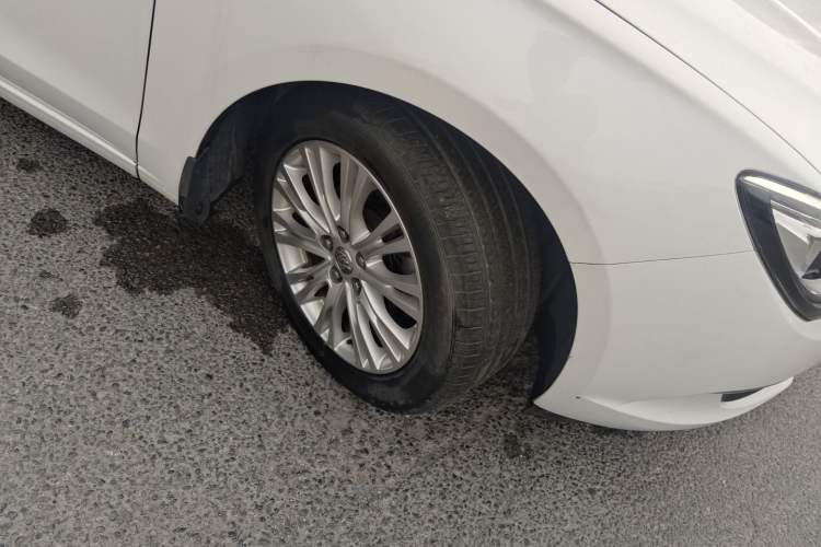 Used Buick GT 2017 15N Manual Elite Version Right Front Wheel Hub