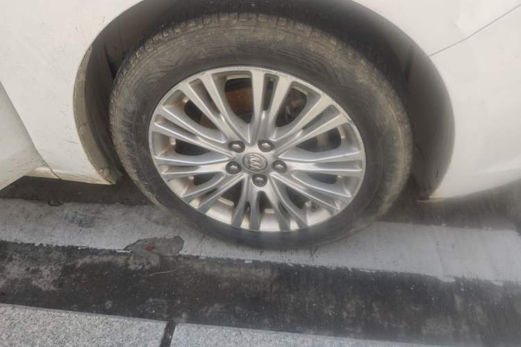 Used Buick GT 2017 15N Automatic Elite Version Right Front Wheel Hub