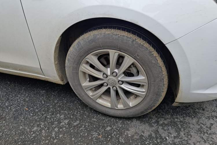 Used Buick GT 2017 15N Automatic Entry-Level Trim Right Front Wheel Hub