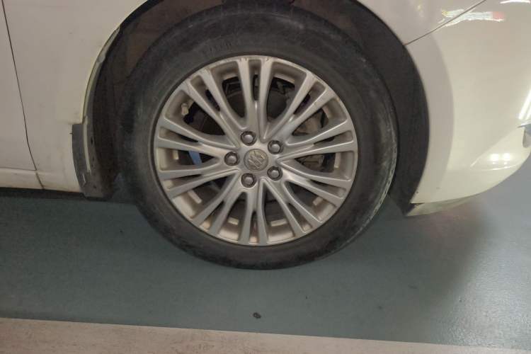 Used Buick GT 2017 15N Automatic Elite Version Right Front Wheel Hub