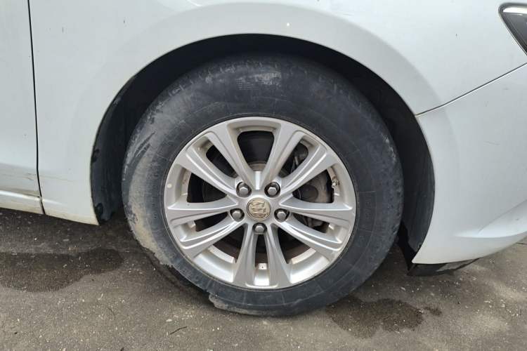 Used Buick GT 2017 15N Automatic Entry-Level Trim Right Front Wheel Hub