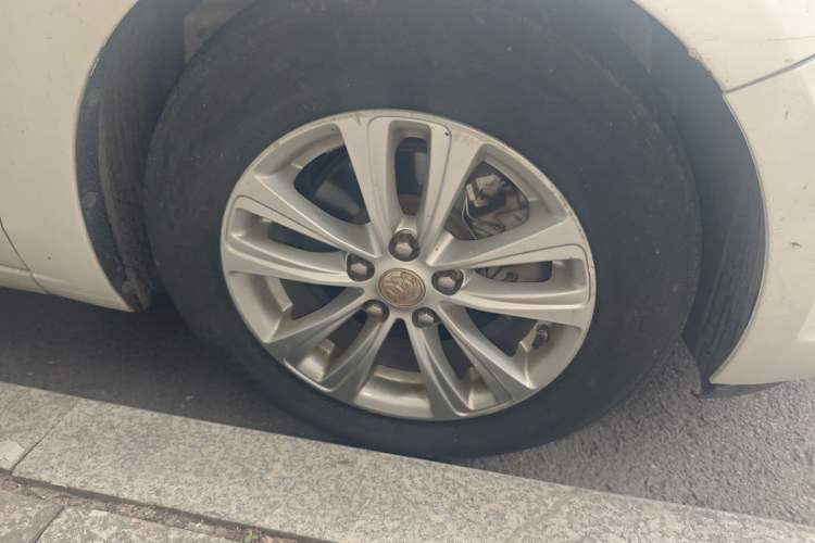 Used Buick GT 2017 15N Manual Entry-Level Trim Right Front Wheel Hub