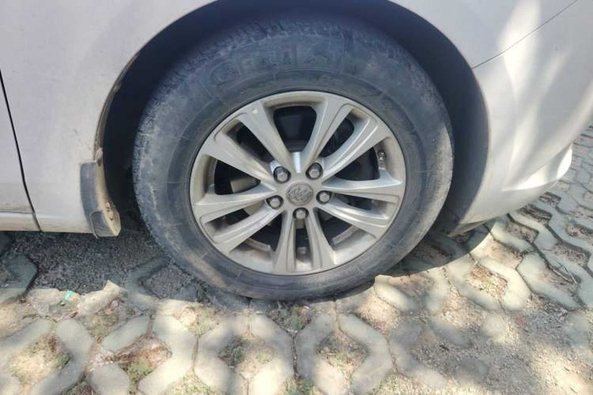 Used Buick GT 2017 15N Manual Entry-Level Trim Right Front Wheel Hub