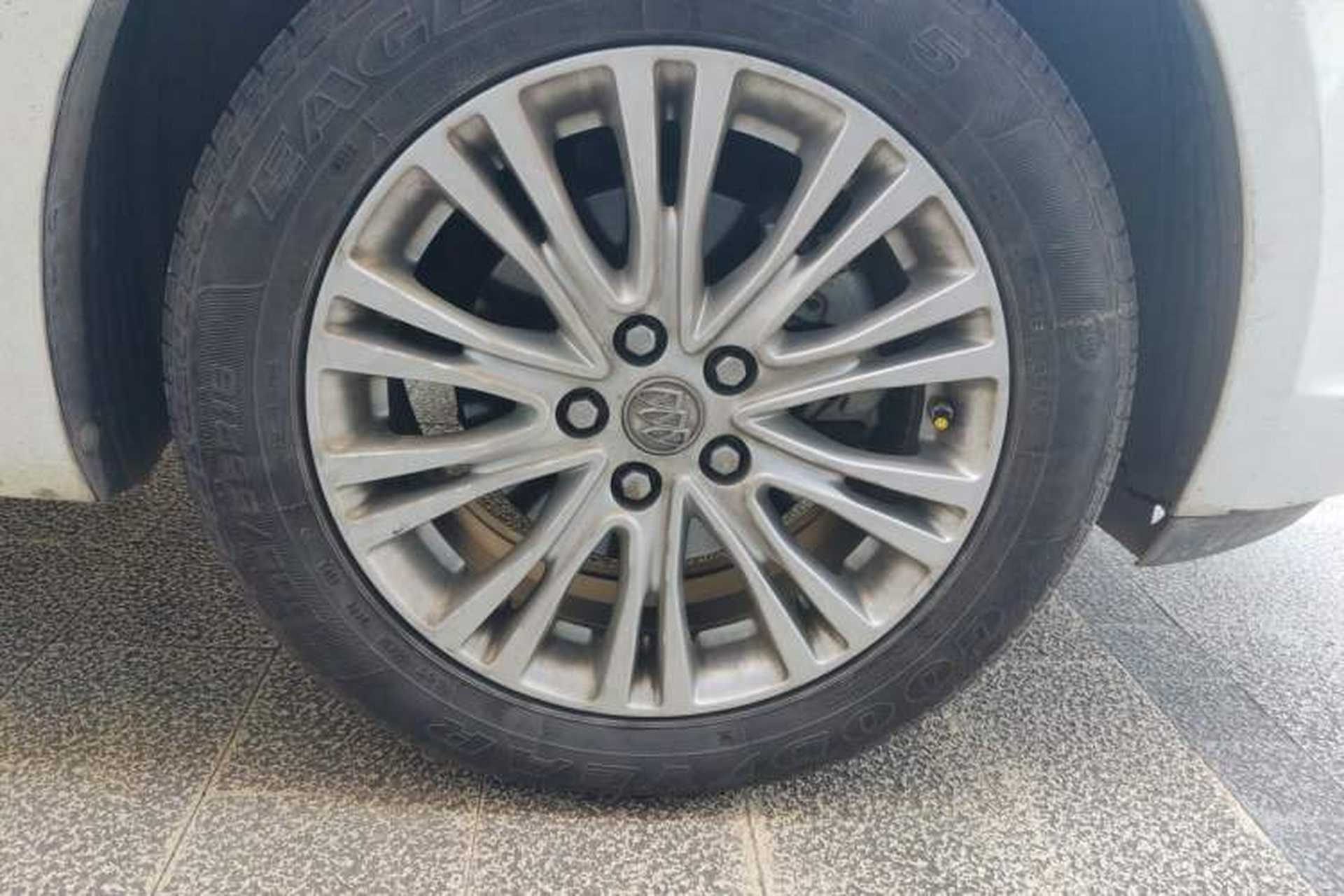 Used Buick GT 2017 15N Automatic Elite Version Right Front Wheel Hub