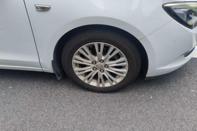 Used Buick GT 2017 15N Automatic Elite Version Right Front Wheel Hub