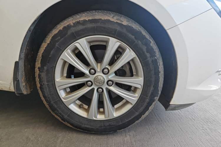 Used Buick GT 2017 15N Manual Entry-Level Trim Right Front Wheel Hub