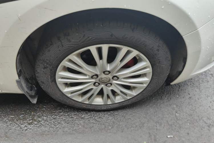 Used Buick GT 2017 15N Automatic Elite Version Right Front Wheel Hub