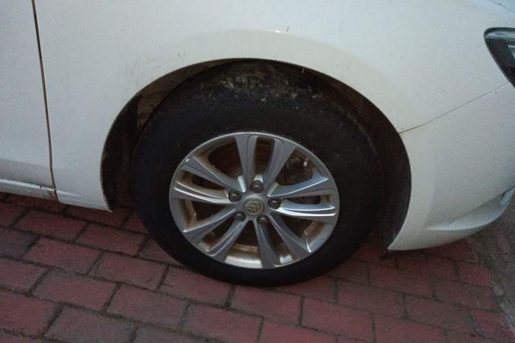 Used Buick GT 2017 15N Manual Entry-Level Trim Right Front Wheel Hub