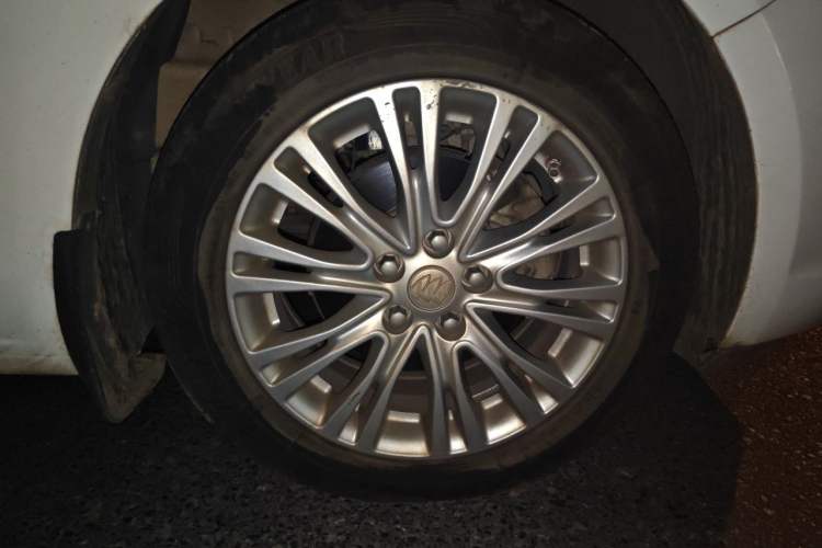 Used Buick GT 2017 15N Automatic Elite Version Right Front Wheel Hub