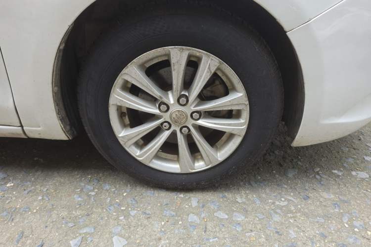 Used Buick GT 2017 15N Automatic Entry-Level Trim Right Front Wheel Hub