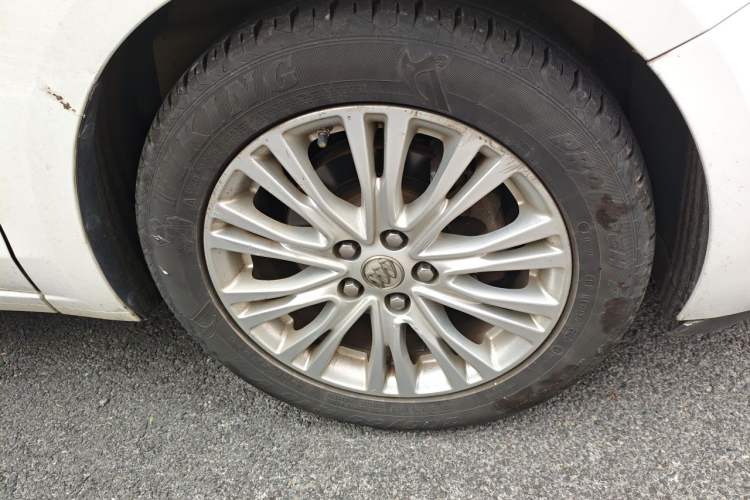 Used Buick GT 2017 15N Automatic Elite Version Right Front Wheel Hub