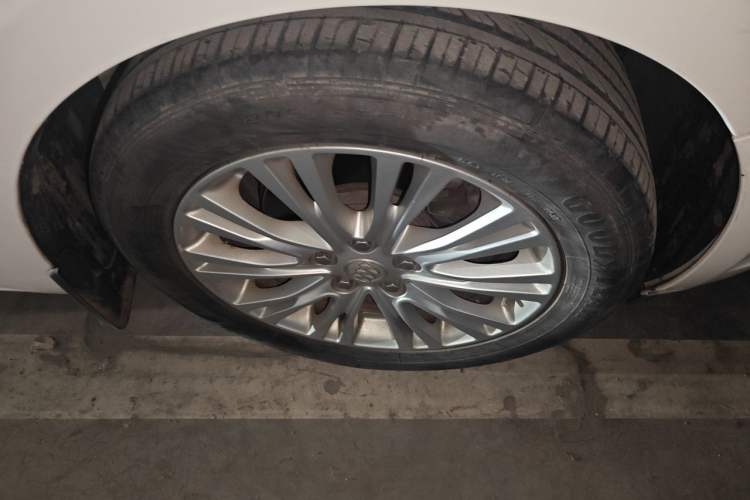Used Buick GT 2017 15N Manual Elite Version Right Front Wheel Hub