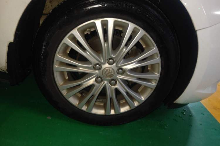 Used Buick GT 2017 15N Automatic Elite Version Right Front Wheel Hub