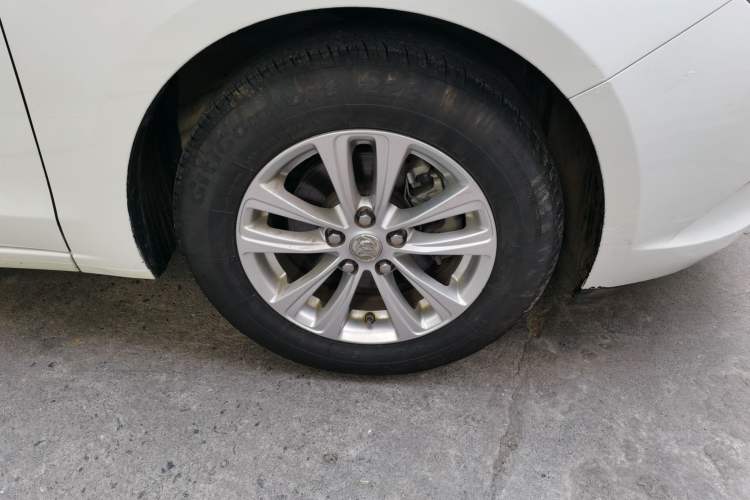 Used Buick GT 2017 15N Manual Entry-Level Trim Right Front Wheel Hub