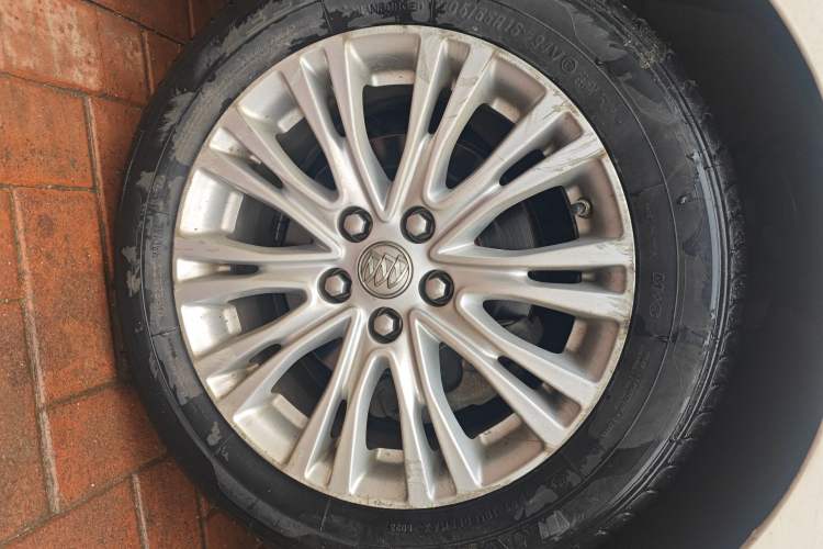 Used Buick GT 2017 15N Manual Elite Version Right Front Wheel Hub