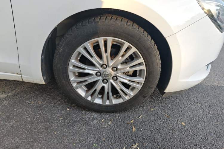 Used Buick GT 2017 15N Automatic Elite Version Right Front Wheel Hub