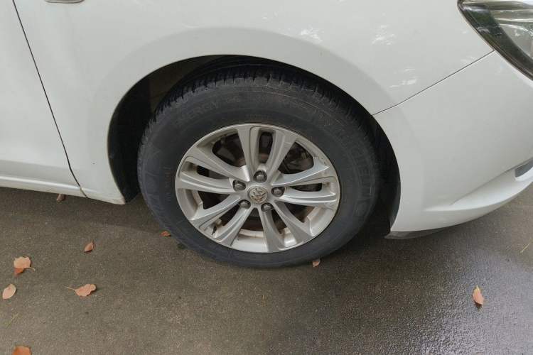 Used Buick GT 2017 15N Automatic Entry-Level Trim Right Front Wheel Hub